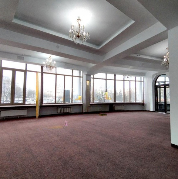 Artera intens circulata, spatiu comercial, 420 mp  .