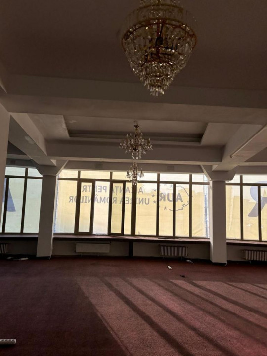 Artera intens circulata, spatiu comercial, 420 mp  .