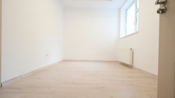 Capitol, spatiu IDEAL BIROURI, D+P+2+M, 330 mp. , curte 130 mp.