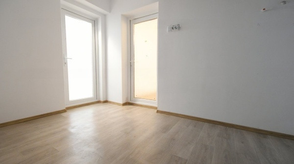 Capitol, spatiu IDEAL BIROURI, D+P+2+M, 330 mp. , curte 130 mp.