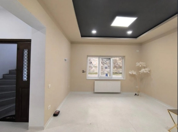 Capitol, spatiu IDEAL BIROURI, D+P+2+M, 330 mp. , curte 130 mp.