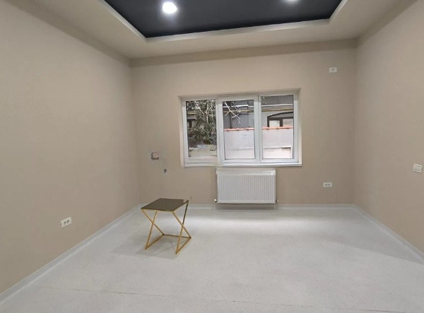 Capitol, spatiu IDEAL BIROURI, D+P+2+M, 330 mp. , curte 130 mp.