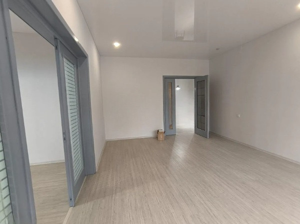 Capitol, spatiu IDEAL BIROURI, D+P+2+M, 330 mp. , curte 130 mp.