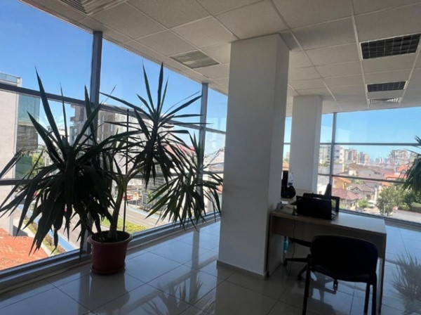  Bd. Mamaia - spațiu de birouri premium , 241 mp .