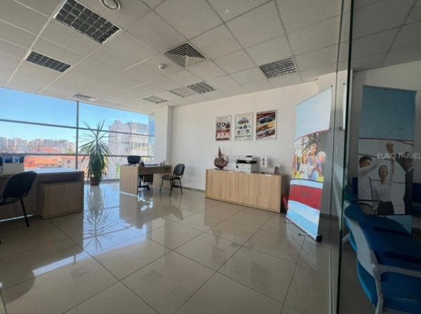  Bd. Mamaia - spațiu de birouri premium , 241 mp .