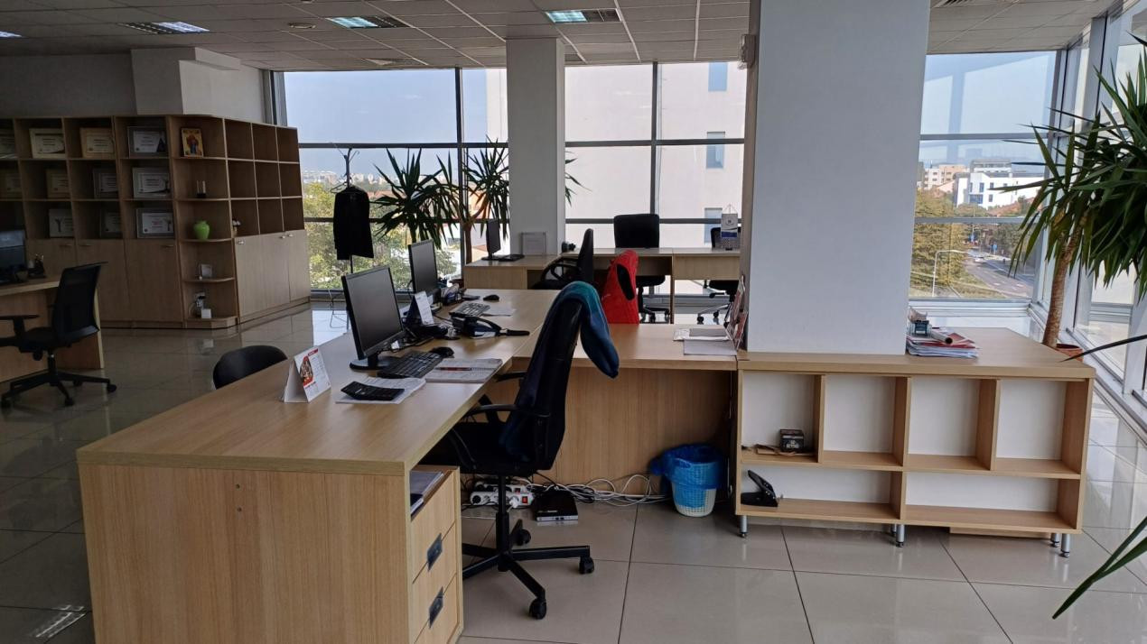  Bd. Mamaia - spațiu de birouri premium , 241 mp .