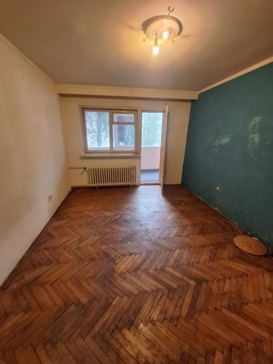 Intim  - Sabroso, apartament 3 camere decomandate, 