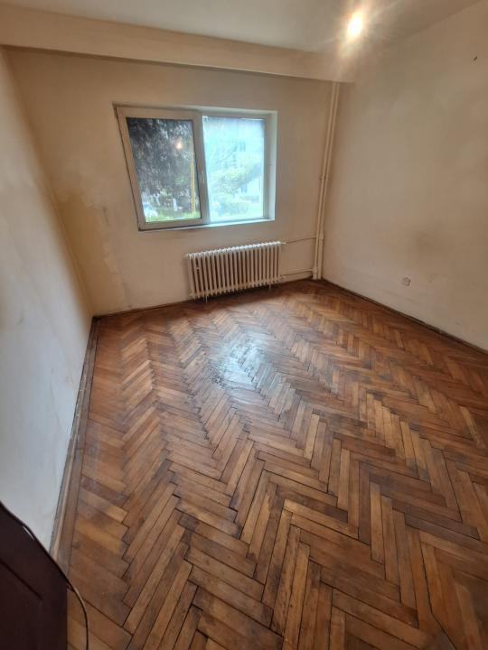 Intim  - Sabroso, apartament 3 camere decomandate, 
