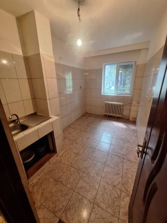 Intim  - Sabroso, apartament 3 camere decomandate, 