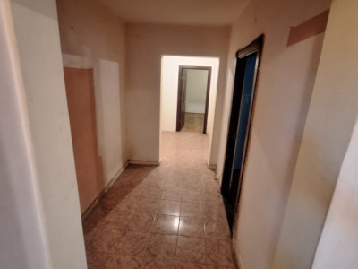 Intim  - Sabroso, apartament 3 camere decomandate, 