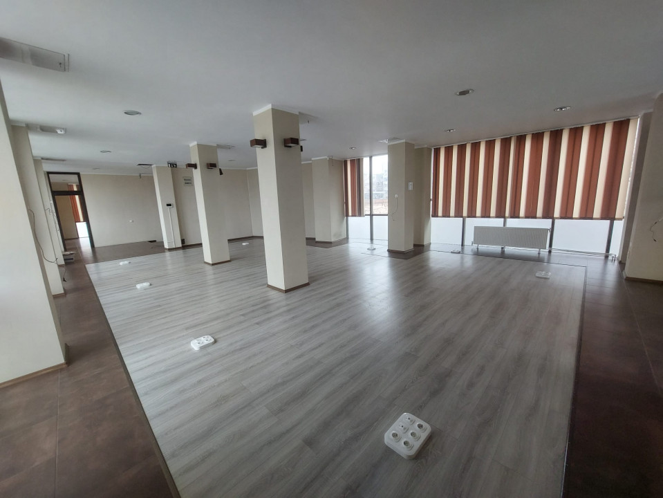 Faleza Nord , spatiu COMERCIAL/BIROURI, 240 mp., 7 locuri de parcare