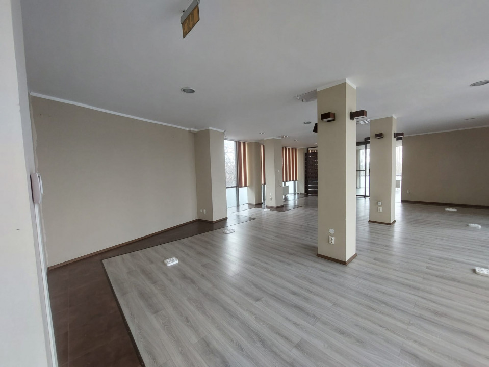 Faleza Nord , spatiu COMERCIAL/BIROURI, 240 mp., 7 locuri de parcare
