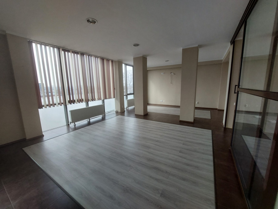 Faleza Nord , spatiu COMERCIAL/BIROURI, 240 mp., 7 locuri de parcare