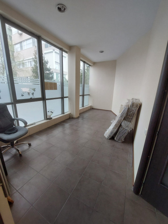 Faleza Nord , spatiu COMERCIAL/BIROURI, 240 mp., 7 locuri de parcare