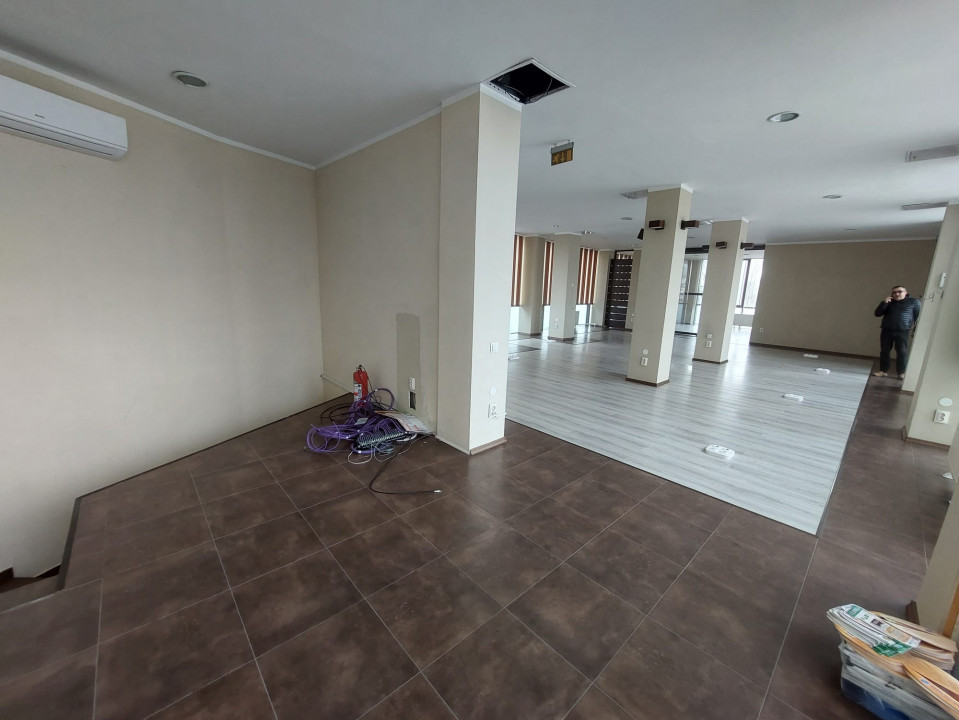 Faleza Nord , spatiu COMERCIAL/BIROURI, 240 mp., 7 locuri de parcare
