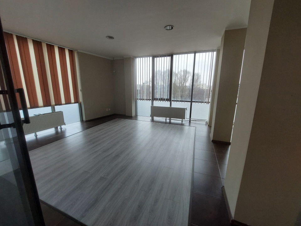 Faleza Nord , spatiu COMERCIAL/BIROURI, 240 mp., 7 locuri de parcare