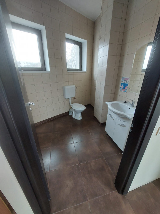Faleza Nord , spatiu COMERCIAL/BIROURI, 240 mp., 7 locuri de parcare