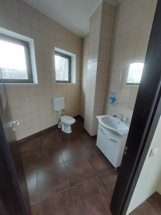 Faleza Nord , spatiu COMERCIAL/BIROURI, 240 mp., 7 locuri de parcare
