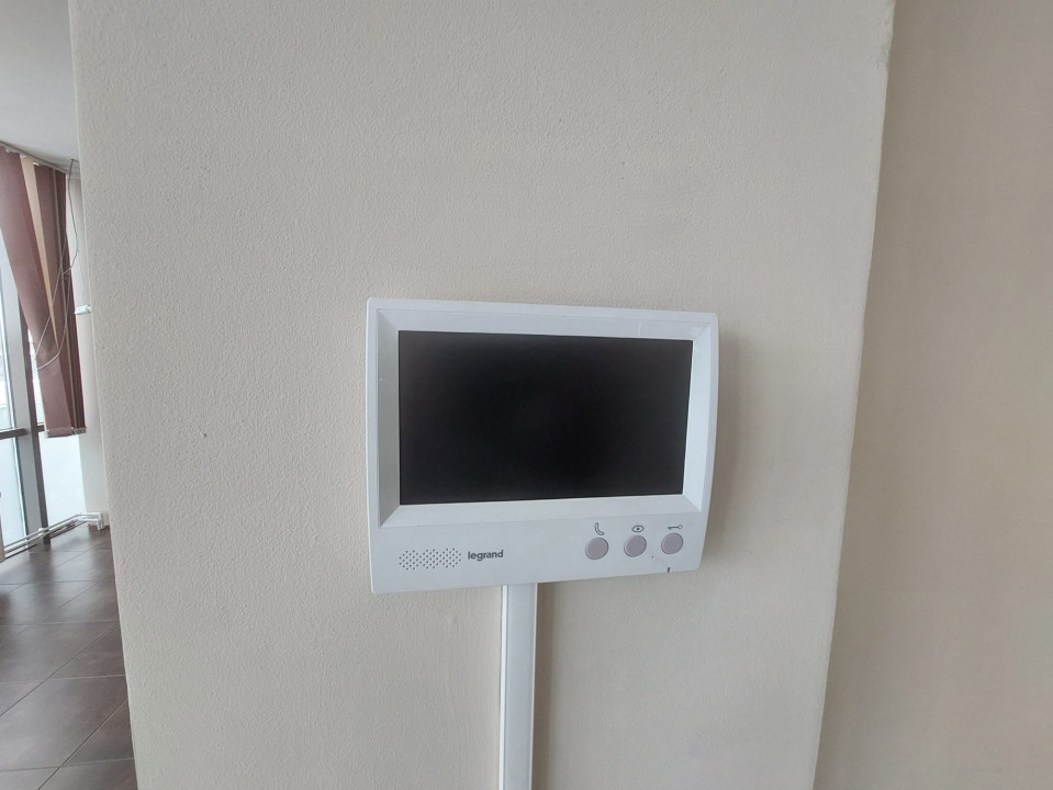 Faleza Nord , spatiu COMERCIAL/BIROURI, 240 mp., 7 locuri de parcare