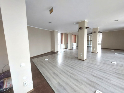 Faleza Nord , spatiu COMERCIAL/BIROURI, 240 mp., 7 locuri de parcare