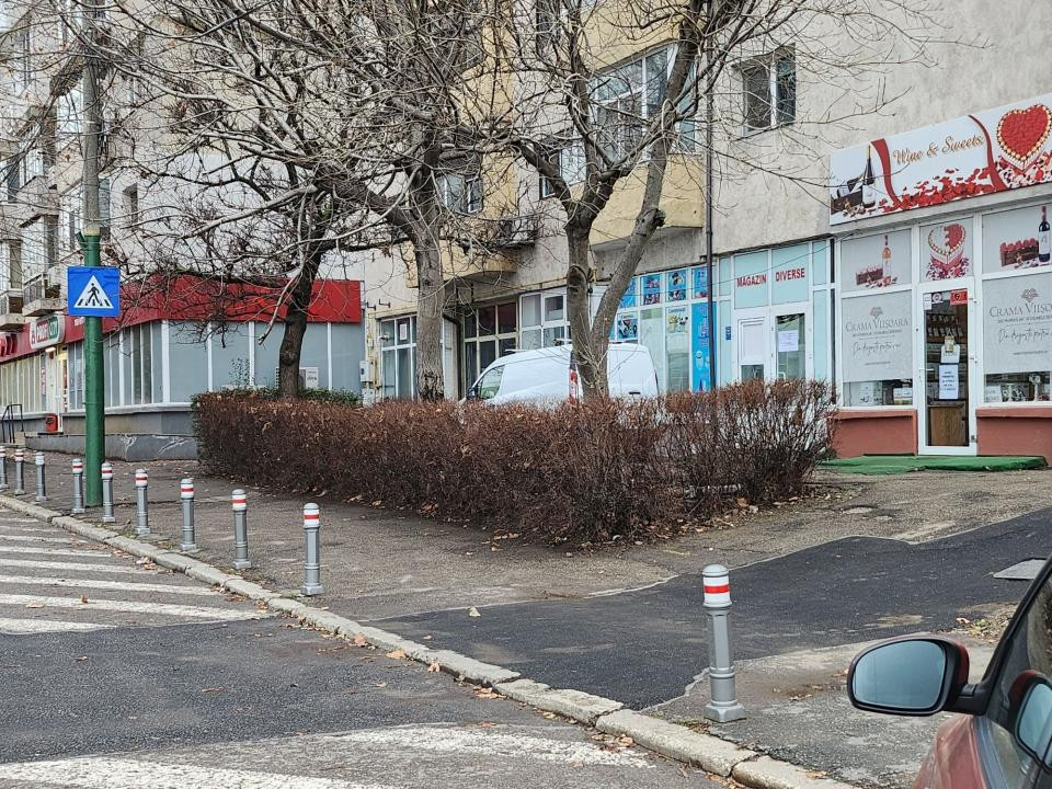 Far , spatiu comercial 150 mp., stradal
