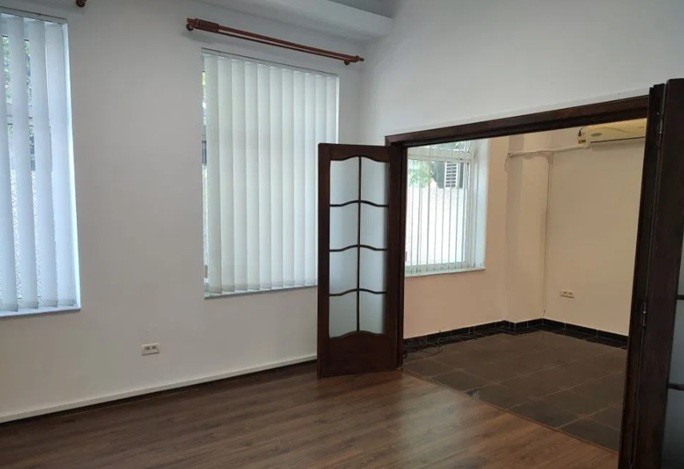 Centru - Bd. Mamaia, spatiu ideal birouri, intrare din strada, parter