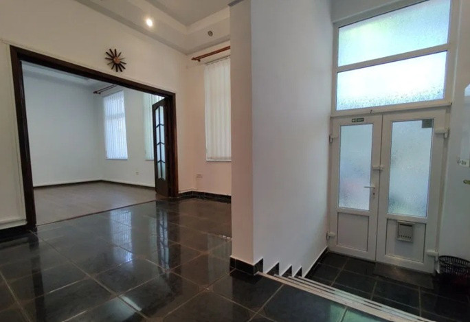 Centru - Bd. Mamaia, spatiu ideal birouri, intrare din strada, parter