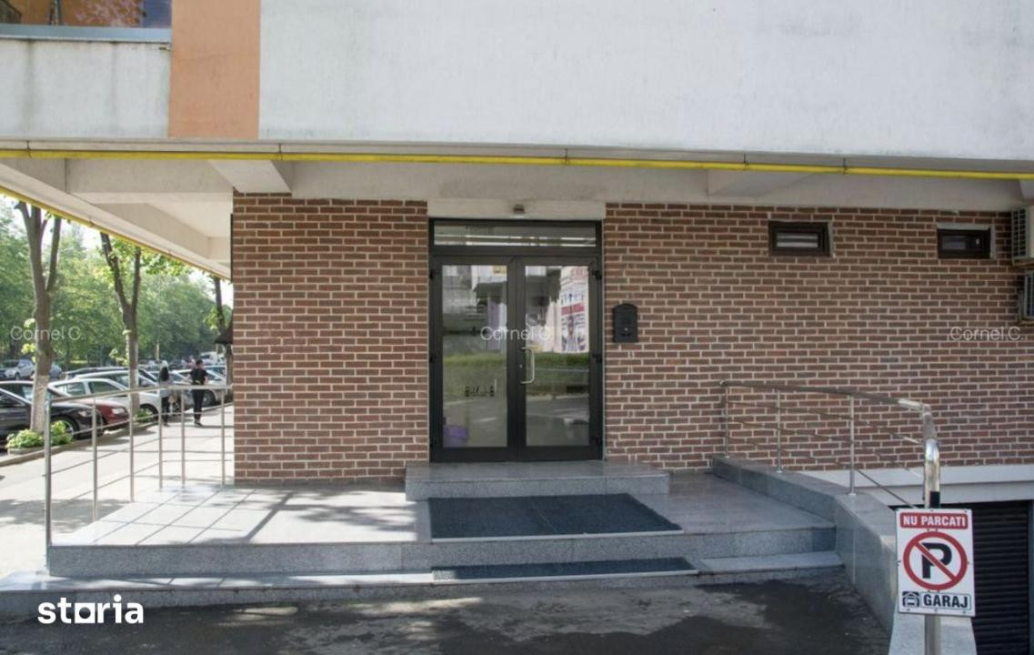 Spatiu comercial zona City Park Mall , stradal, 85 mp.