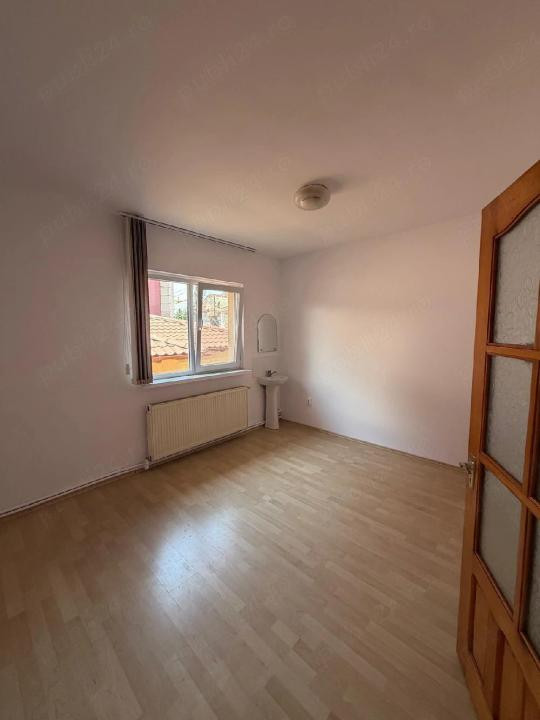 Centru-Bd. Mamaia, cladire ideal cabinete/activ. profesionale, 110 mp.