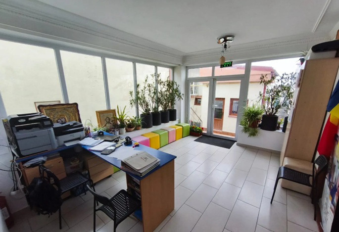 Stadion, imobil generos, ideal birouri/activitati educationale