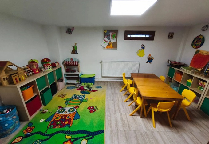 Stadion, imobil generos, ideal birouri/activitati educationale
