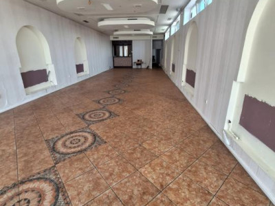 Capitol - bd. Mamaia, spatiu comercial 135 mp.