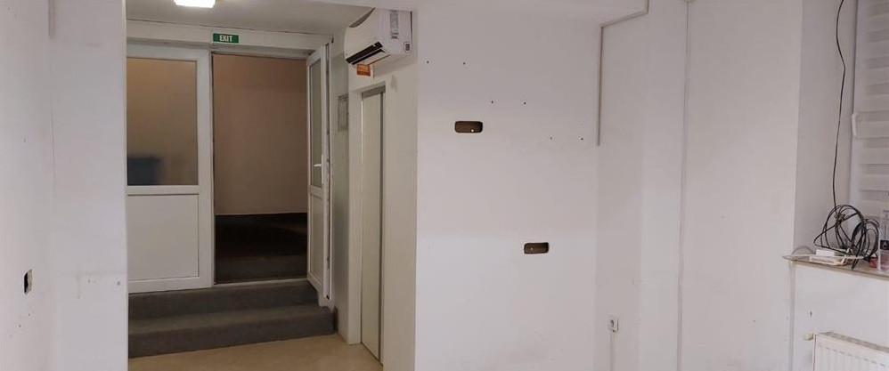 Capitol - spatiu stradal , 45 mp.