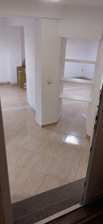 Capitol - spatiu stradal , 45 mp.