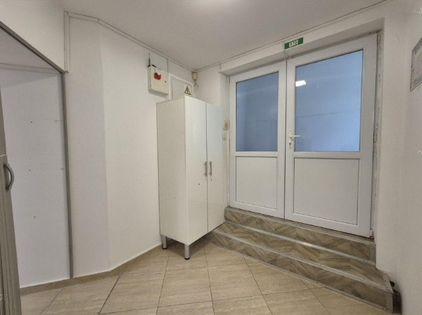 Capitol - spatiu stradal , 45 mp.