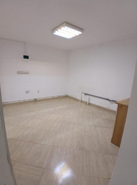 Capitol - spatiu stradal , 45 mp.