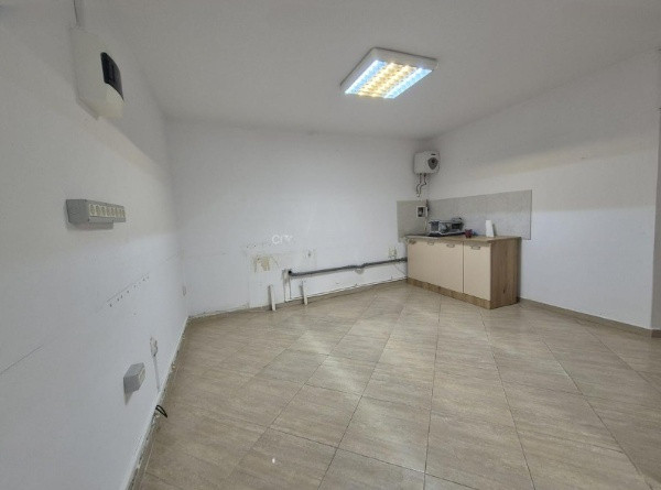 Capitol - spatiu stradal , 45 mp.