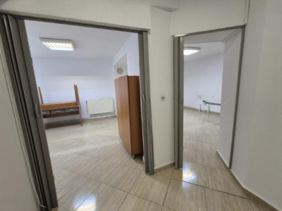 Capitol - spatiu stradal , 45 mp.