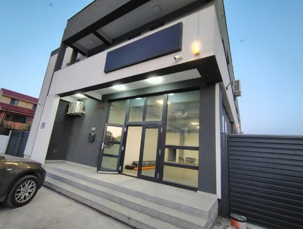 Palazu Mare, spatiu 380 mp., parter,  curte 200 mp.