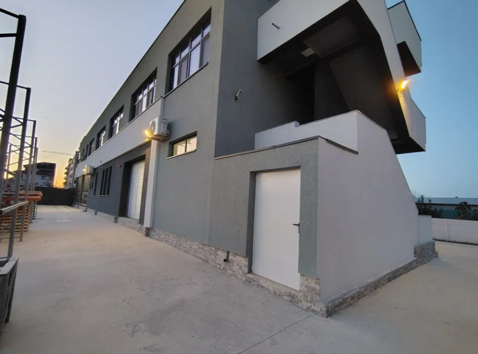 Palazu Mare, spatiu 380 mp., parter,  curte 200 mp.