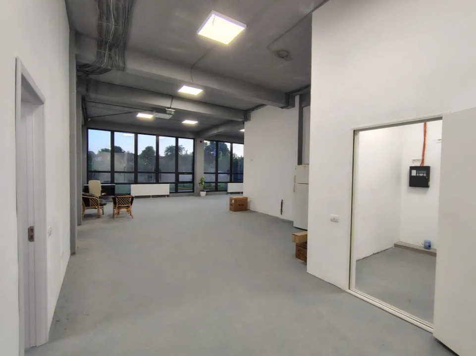 Palazu Mare, spatiu 380 mp., parter,  curte 200 mp.