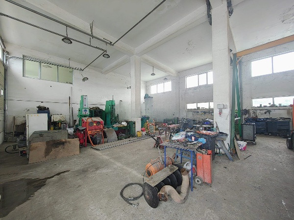 Zona Industriala , imobil 1.000 mp., platforma betonata 900 mp., gaze