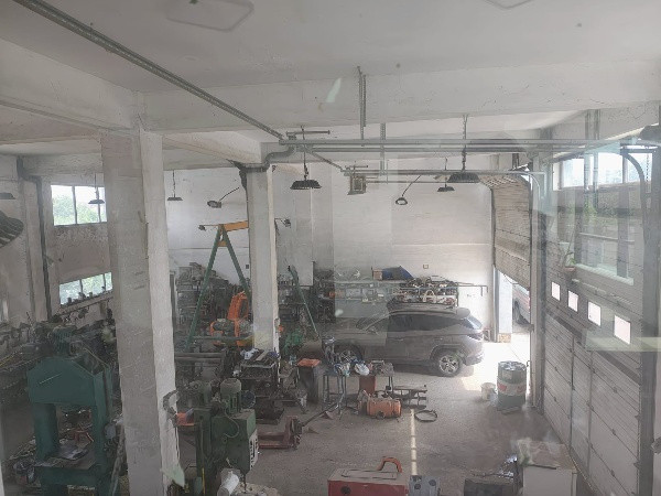 Zona Industriala , imobil 1.000 mp., platforma betonata 900 mp., gaze
