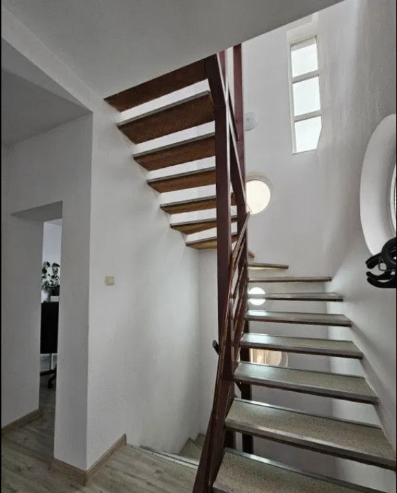 Ultracentral, imobil D+P+1, 200 mp., 12 camere, IDEAL BIROURI
