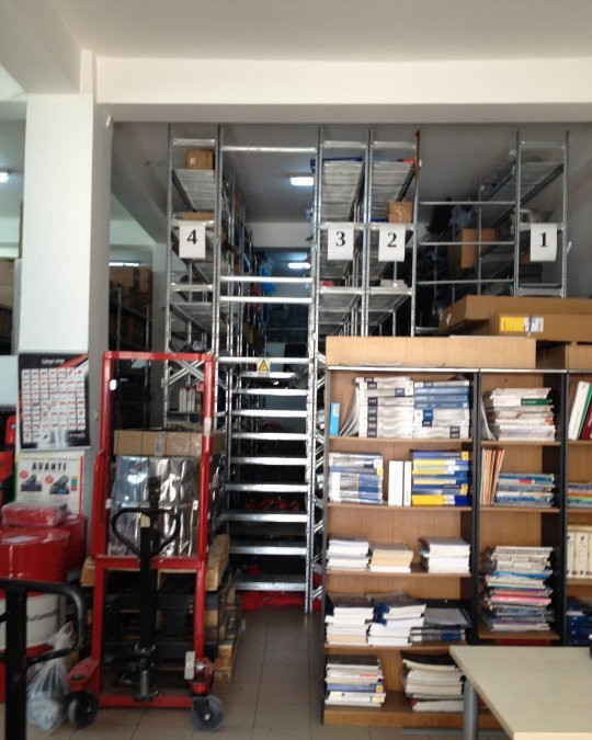 Aurel Vlaicu, spatiu comercial  P+1, 300 mp., curte