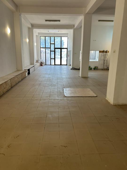 Aurel Vlaicu, spatiu comercial P+1, 375 mp., curte  250 mp.
