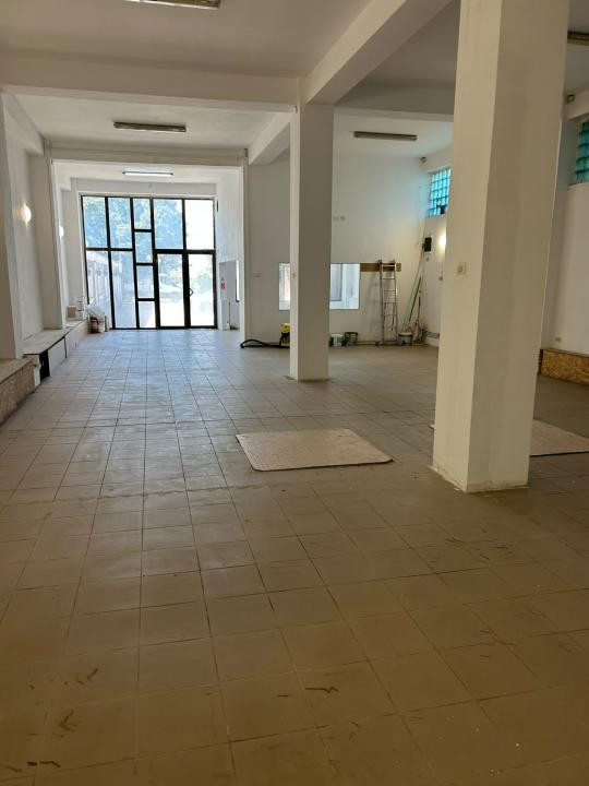 Aurel Vlaicu, spatiu comercial P+1, 375 mp., curte  250 mp.