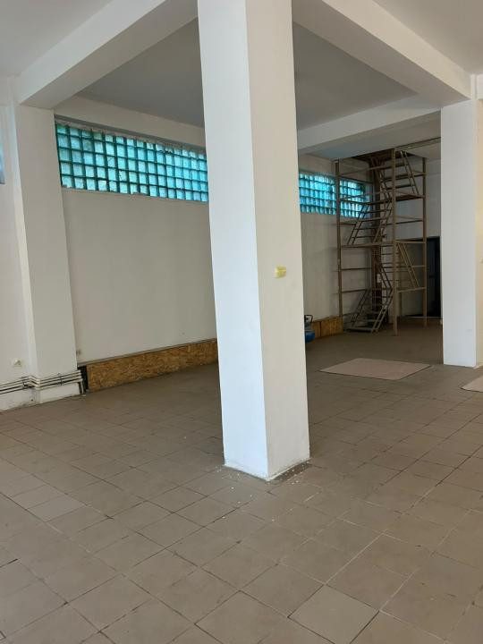 Aurel Vlaicu, spatiu comercial P+1, 375 mp., curte  250 mp.