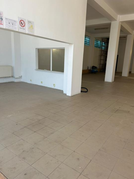 Aurel Vlaicu, spatiu comercial P+1, 375 mp., curte  250 mp.