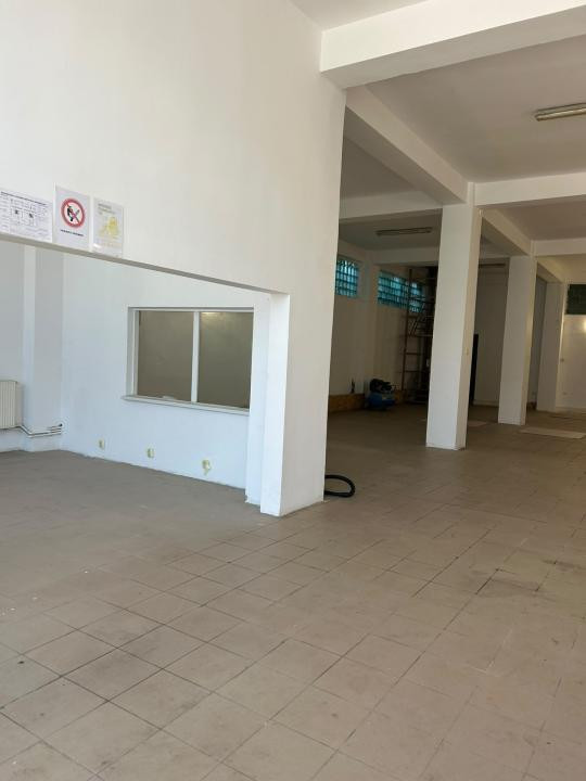 Aurel Vlaicu, spatiu comercial P+1, 375 mp., curte  250 mp.